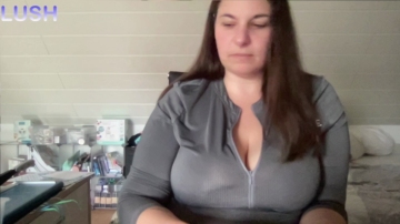 HornyMilfLeah  23-09-2021